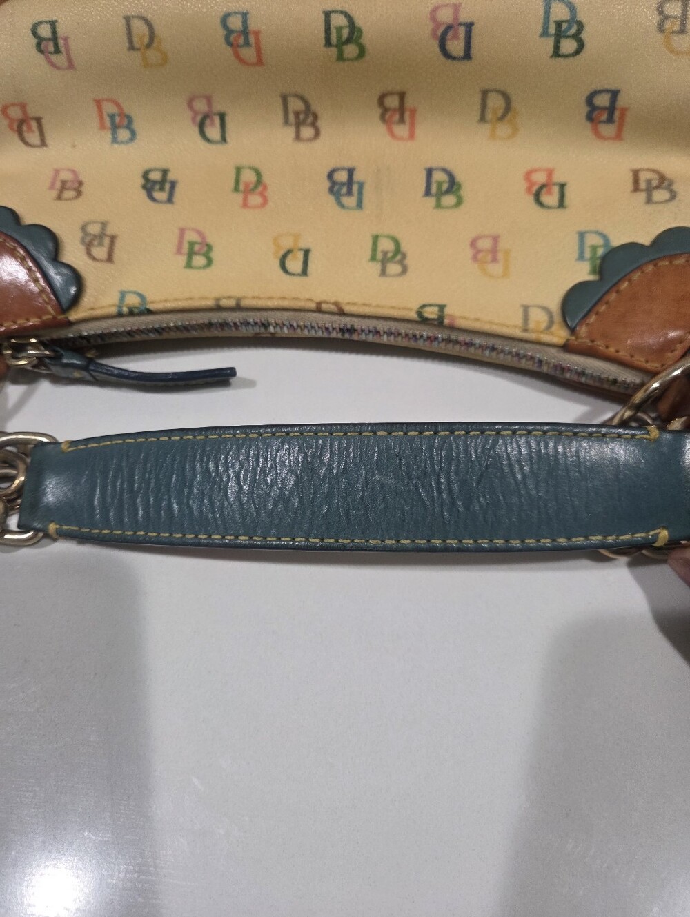 Dooney & Bourke Cream Multicolor Signature DB Logo Shoulder Bag with Tan Y2K. - Picture 8 of 16